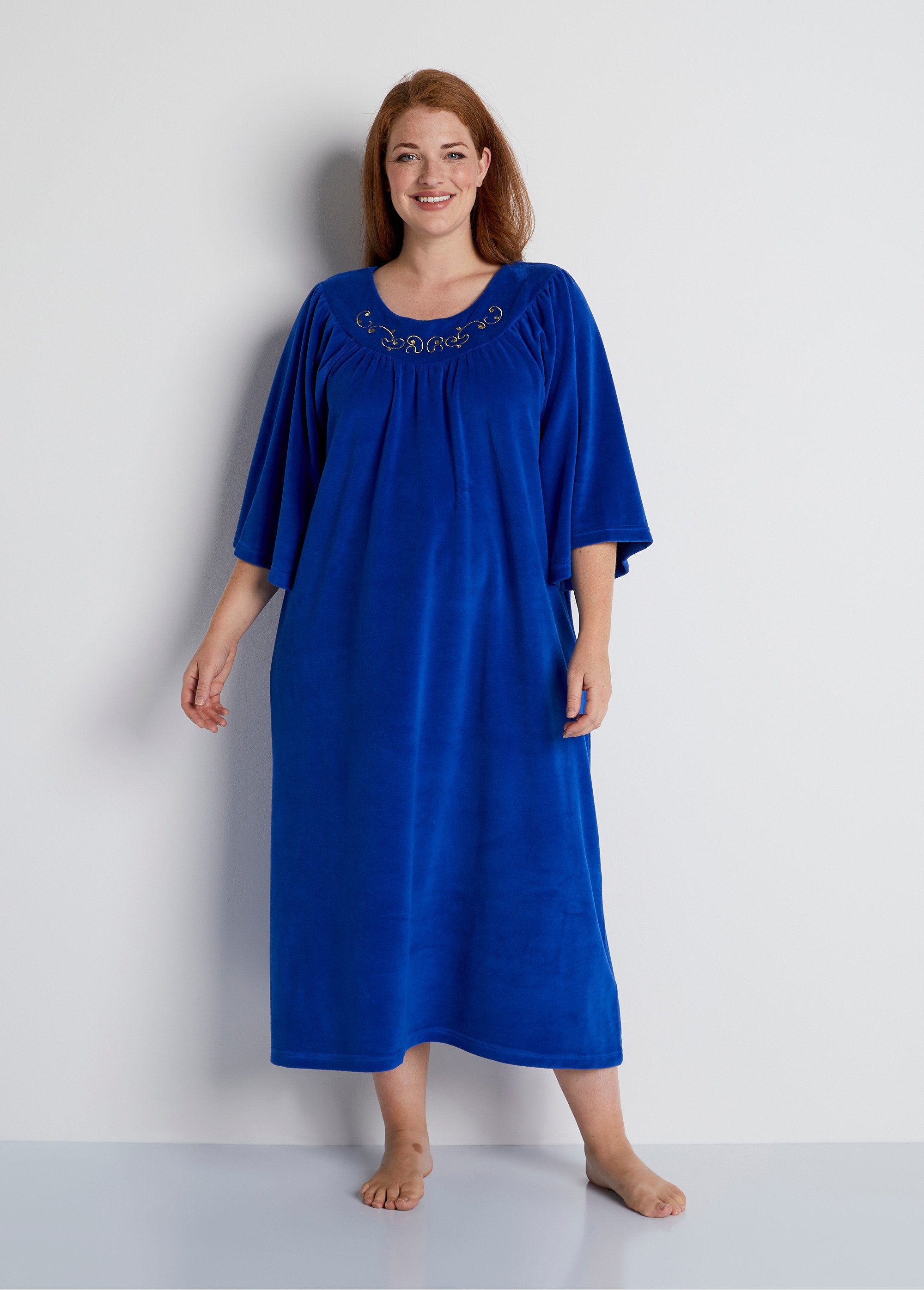 Vestido_de_azafata_de_terciopelo_azul_real_FA1_curvy