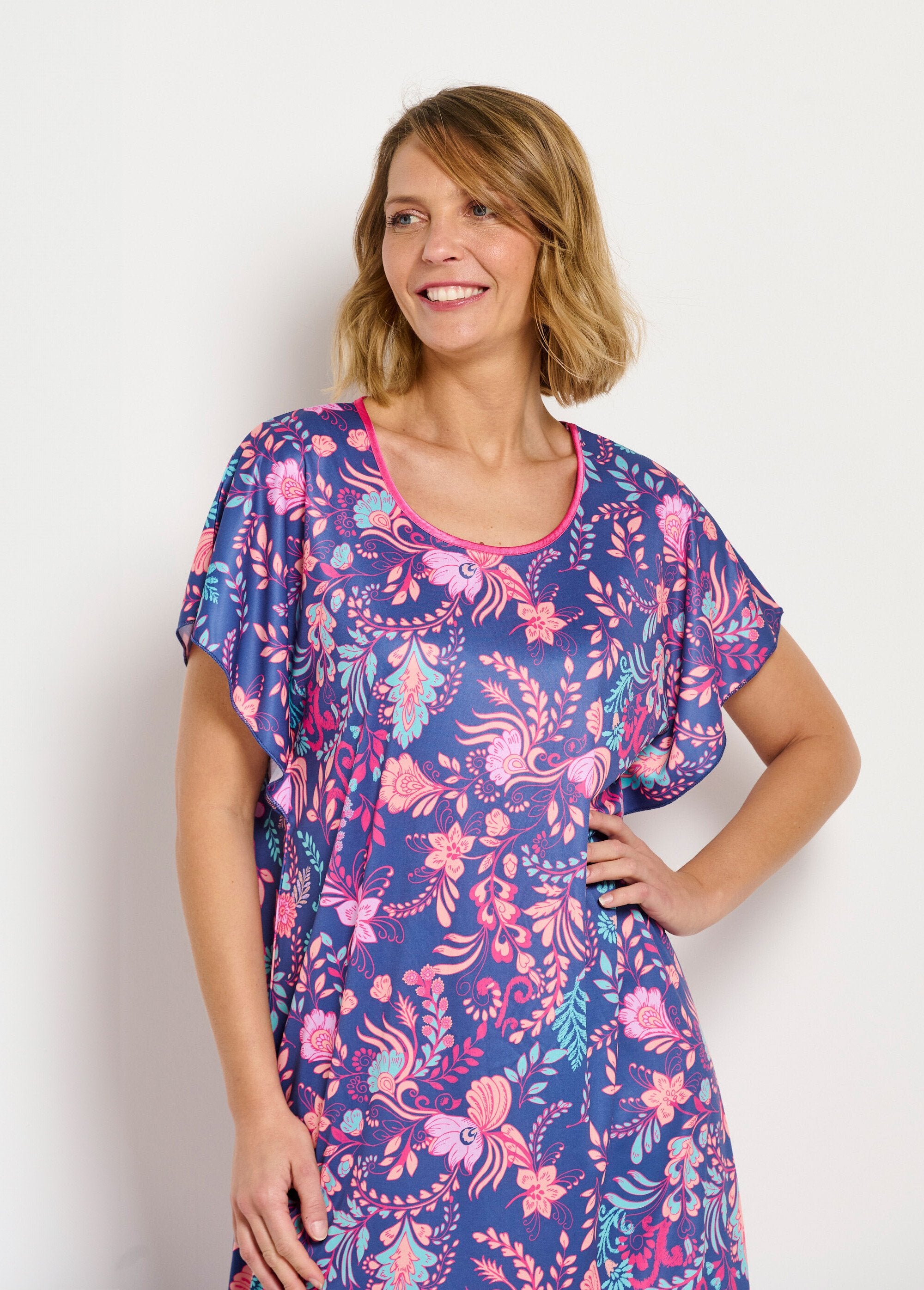 Vestido_de_azafata_largo_raso_estampado_flores_fondo_marino_DE1_slim