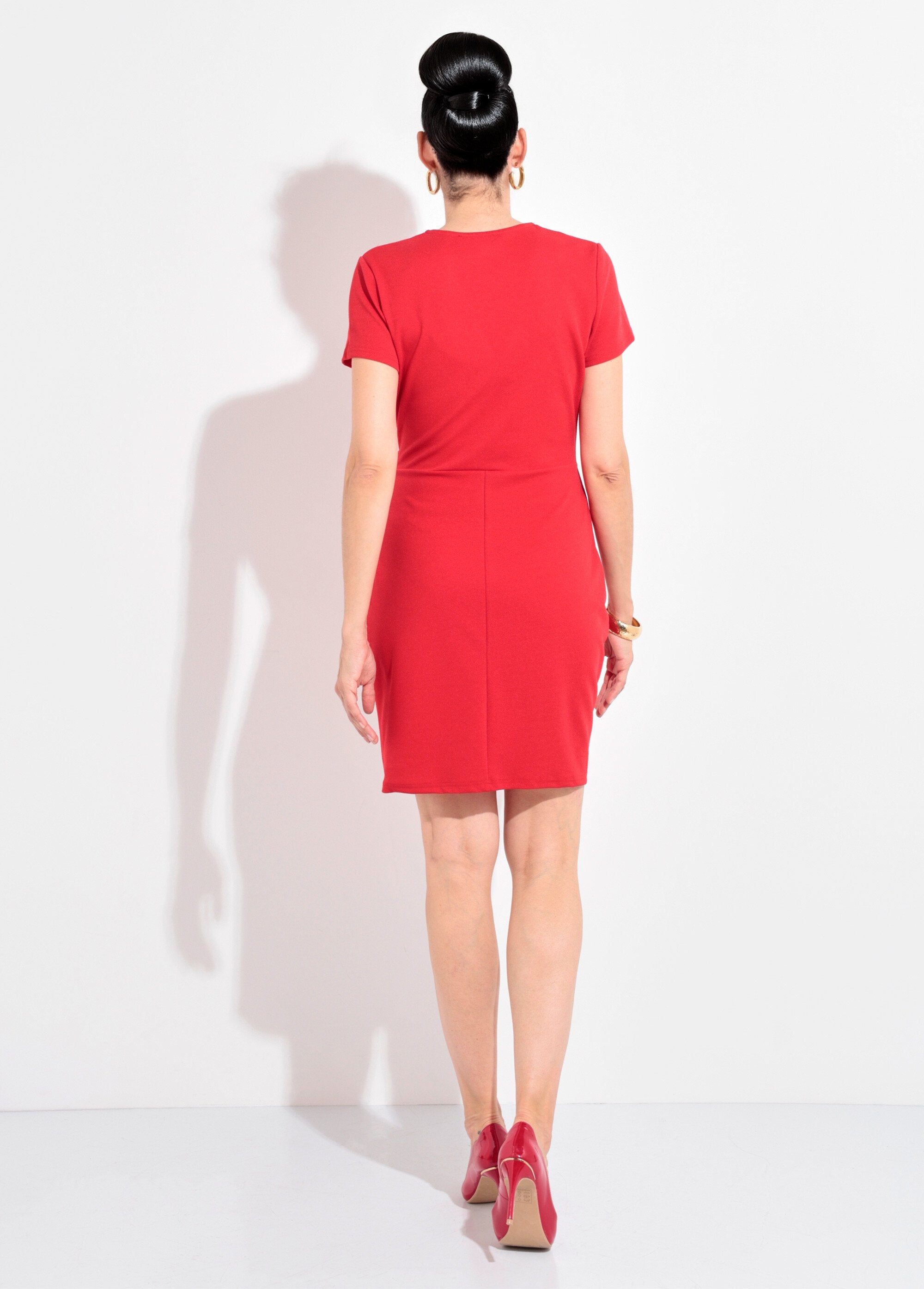 Vestido_drapeado_de_malla_de_crepé_con_detalle_de_joya_Rojo_DO1_slim