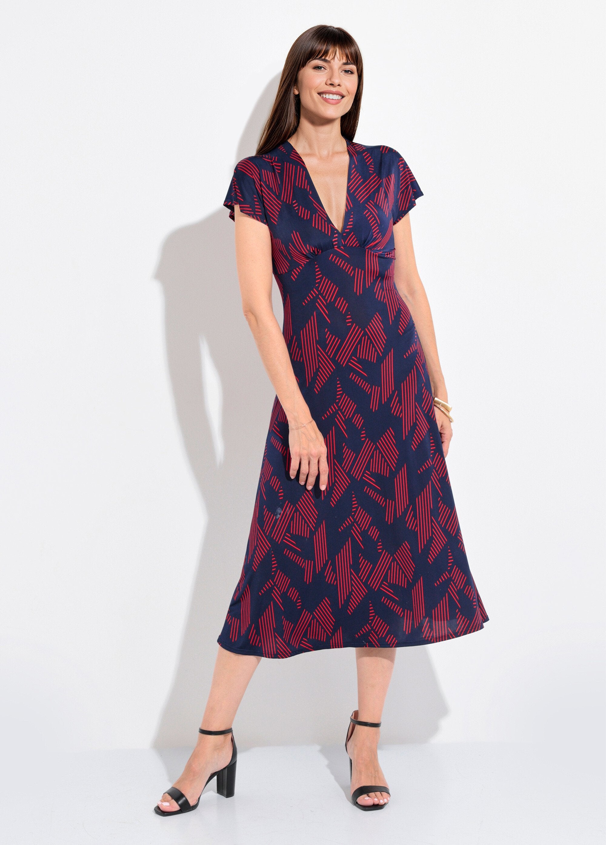Vestido_de_manga_larga_con_escote_en_pico_y_estampado_gráfico._Azul_marino_y_burdeos_FA1_slim
