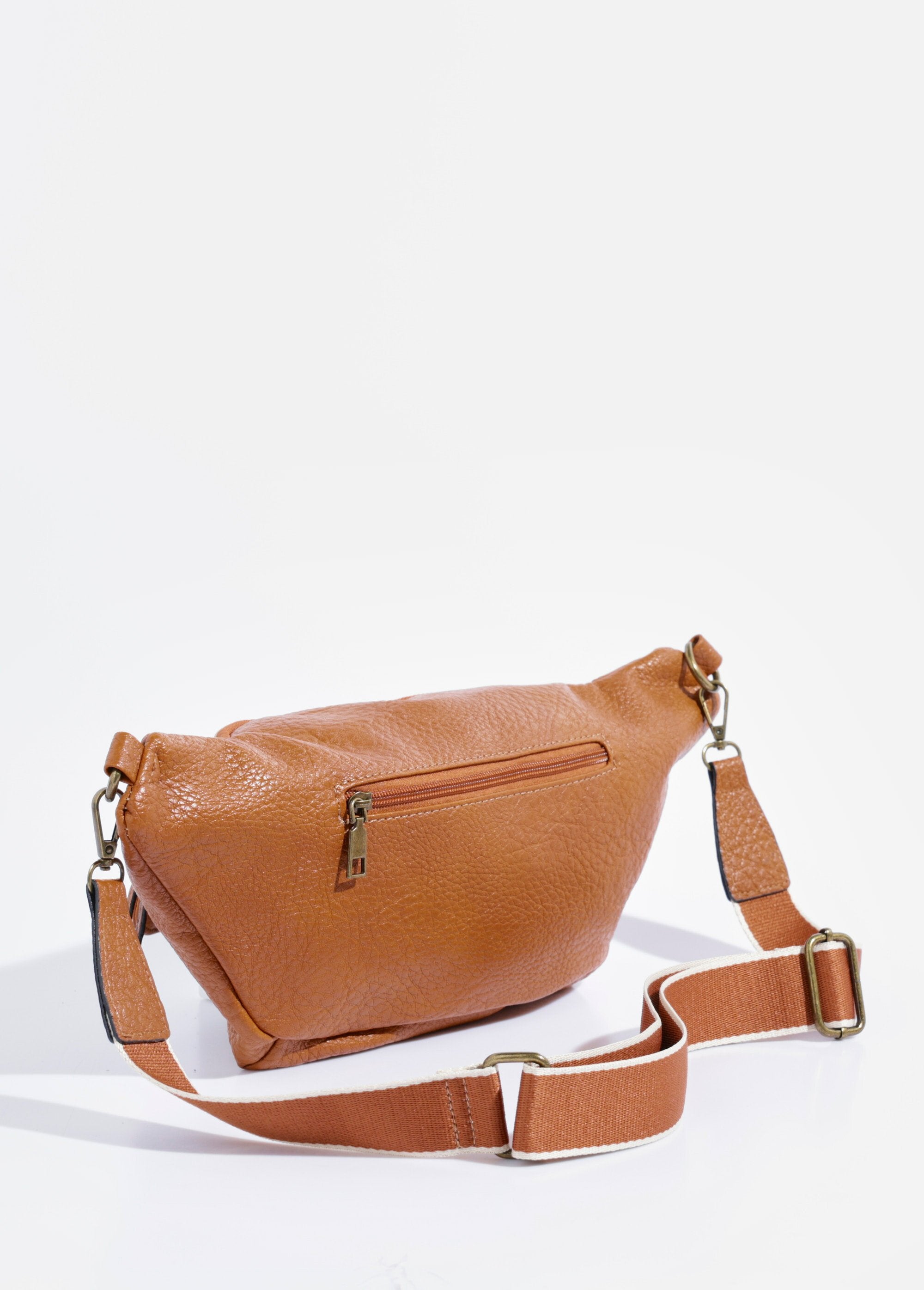 Riñonera_multibolsillos_con_efecto_vintage_camello_DO1_slim