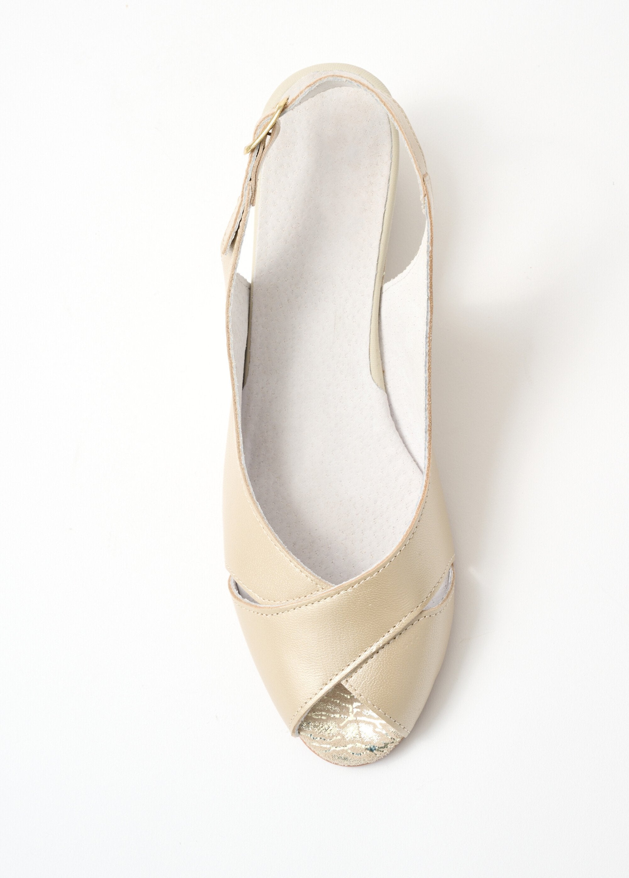 Sandalias_cómodas_de_piel_con_punta_abierta_beige_dorado_OV1_slim