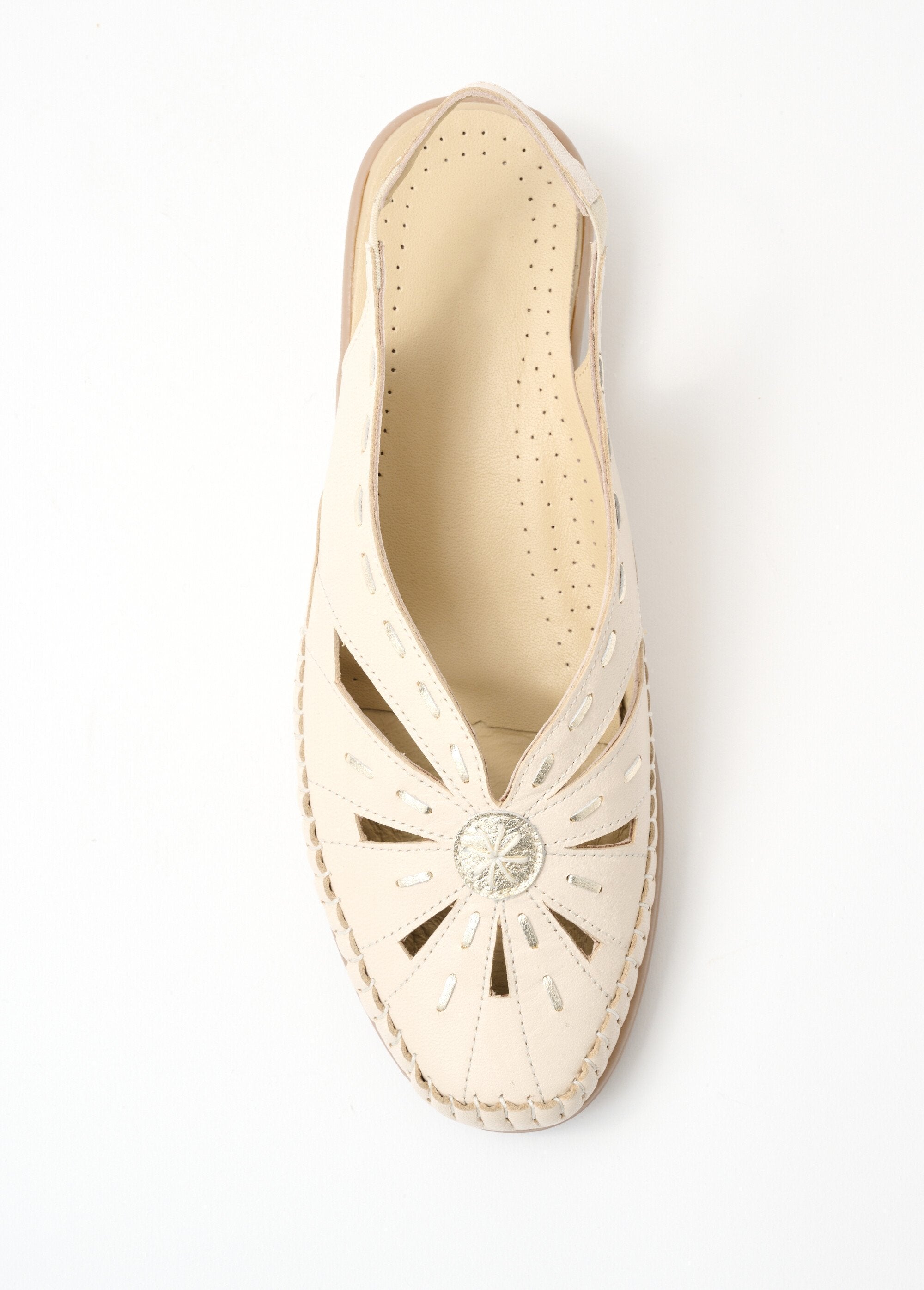 Sandalias_de_piel_con_puntera_cerrada_y_ancho_confort_Beige_OV1_slim