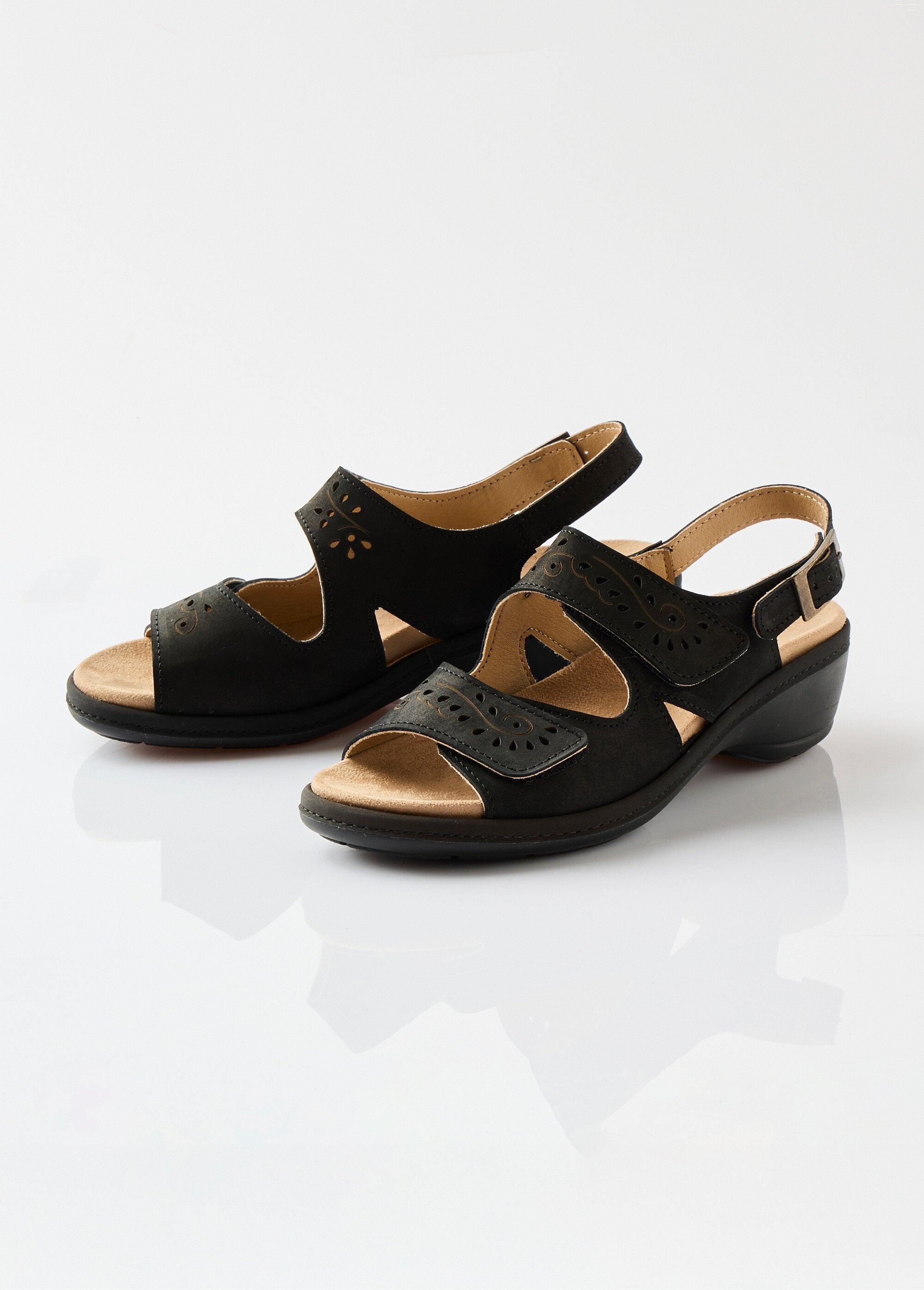 Sandalias_anchas_de_piel_con_tiras_de_velcro._Negro_DE1_slim
