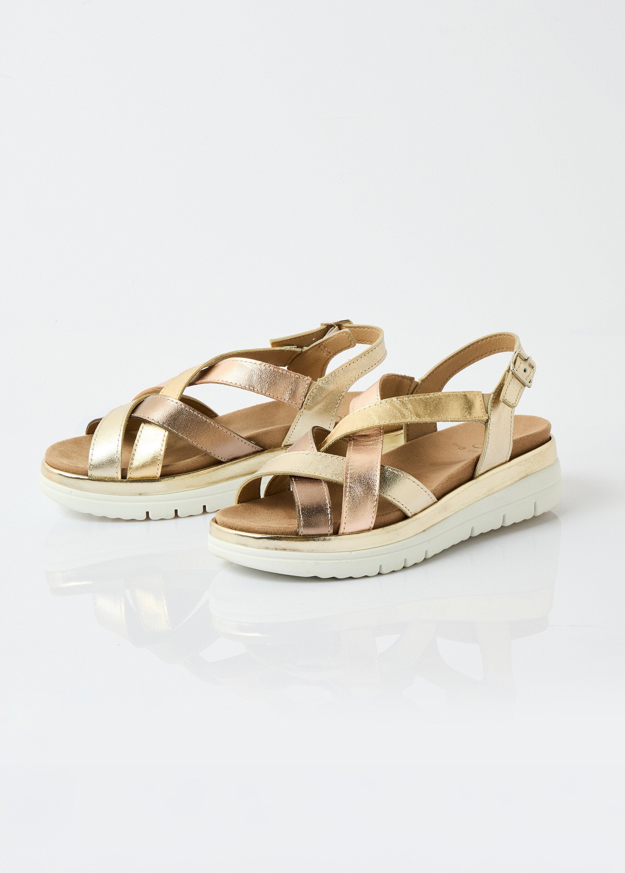 Sandalias_cuña_multitiras_ancho_ancho_Oro_y_bronce_DE1_slim