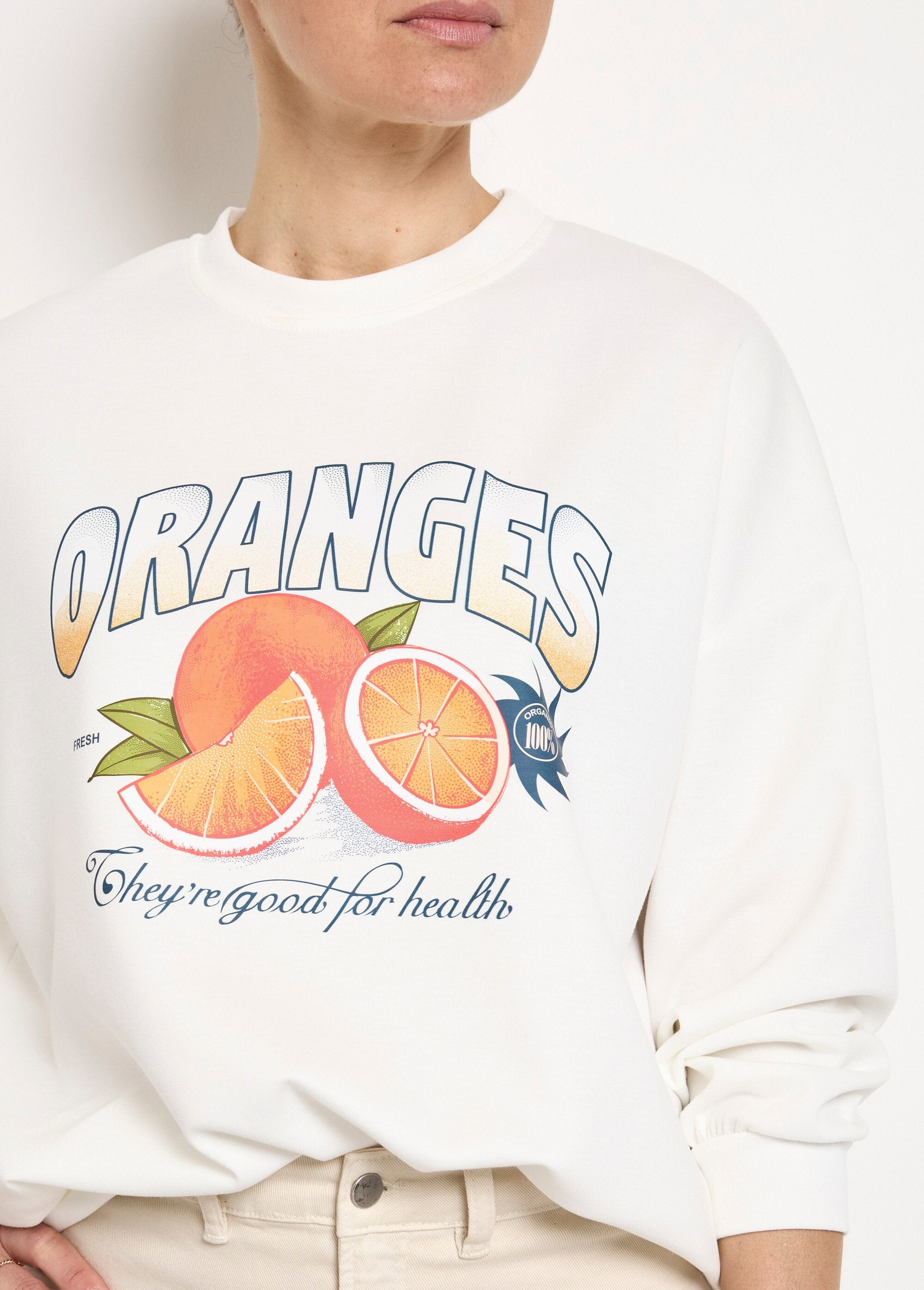 Sudadera_de_cuello_redondo_con_estampado_naranja_en_punto_suave._Blanco,_Blanca_DE1_slim