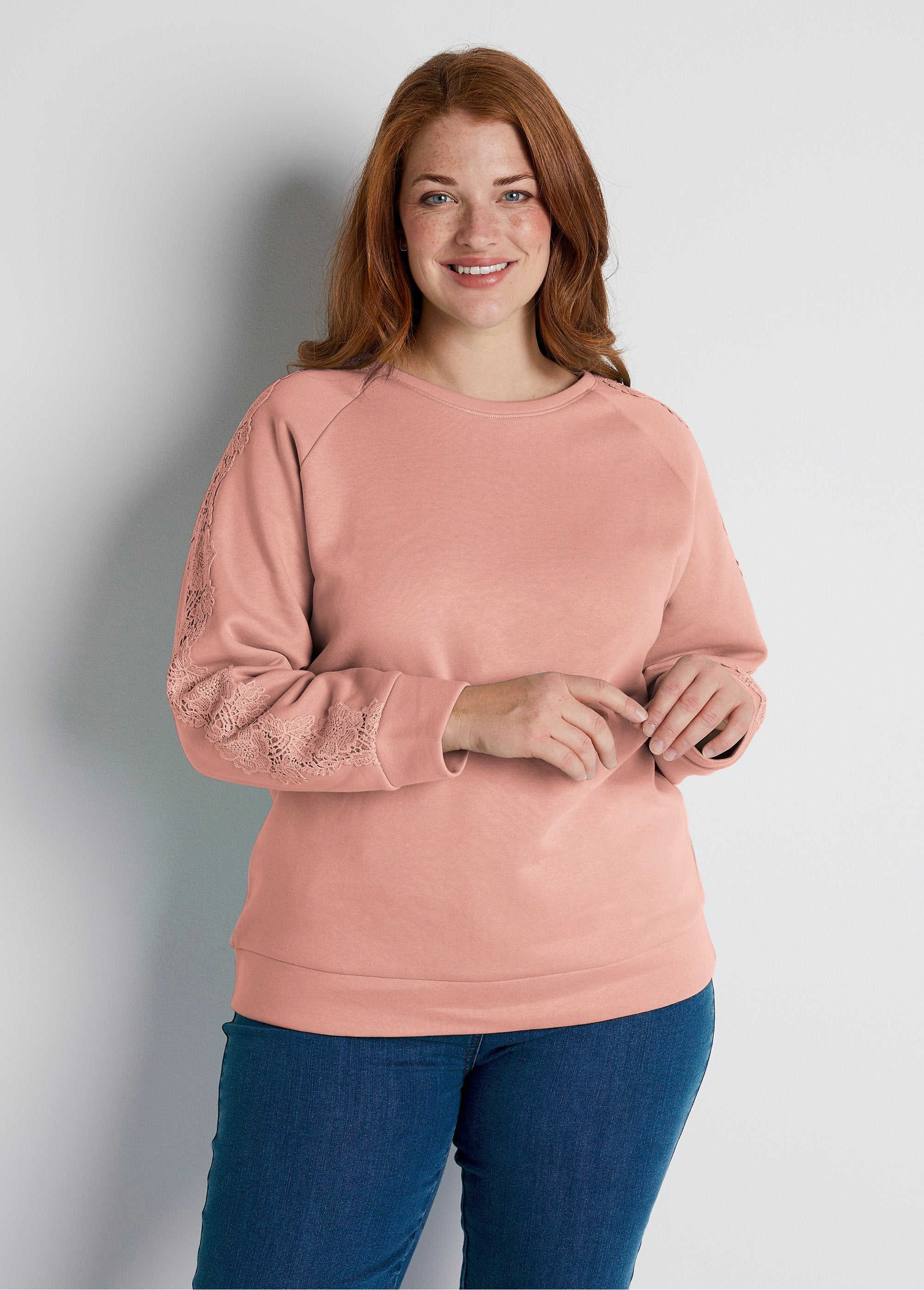 Sudadera_de_punto_con_cuello_redondo_y_encaje_Rosa_FA1_curvy