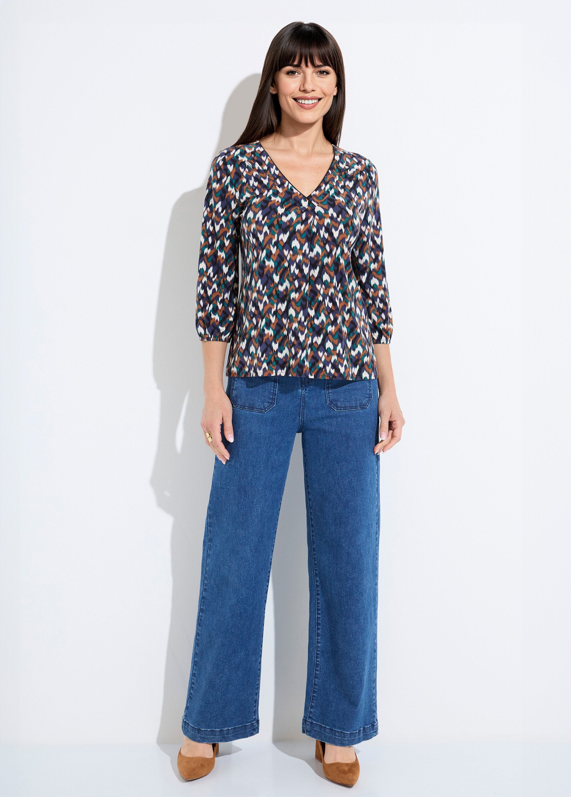 Camiseta_holgada_de_cuello_en_V_con_mangas_3/4_y_estampado_gráfico_azul_marino_y_verde_SF1_slim