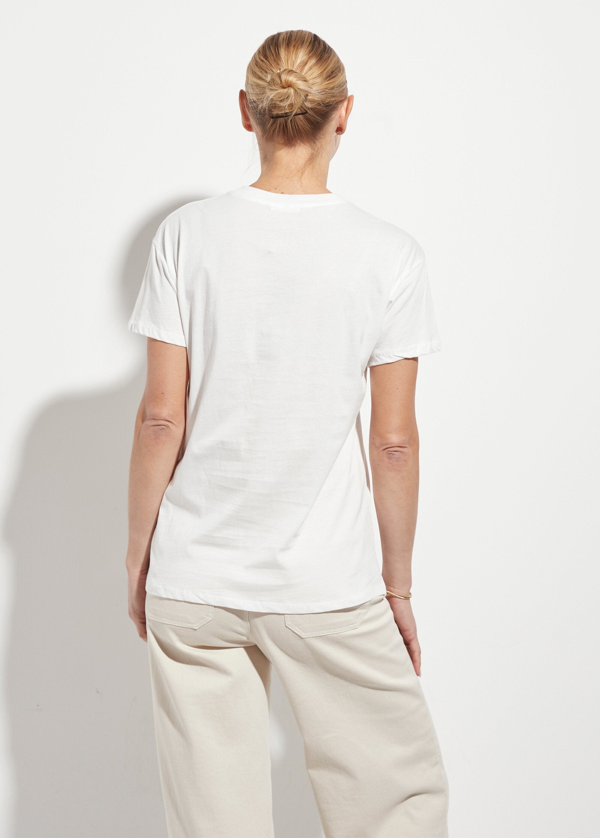 Camiseta_de_cuello_redondo_con_bordado_de_limón_Blanco,_Blanca_DO1_slim