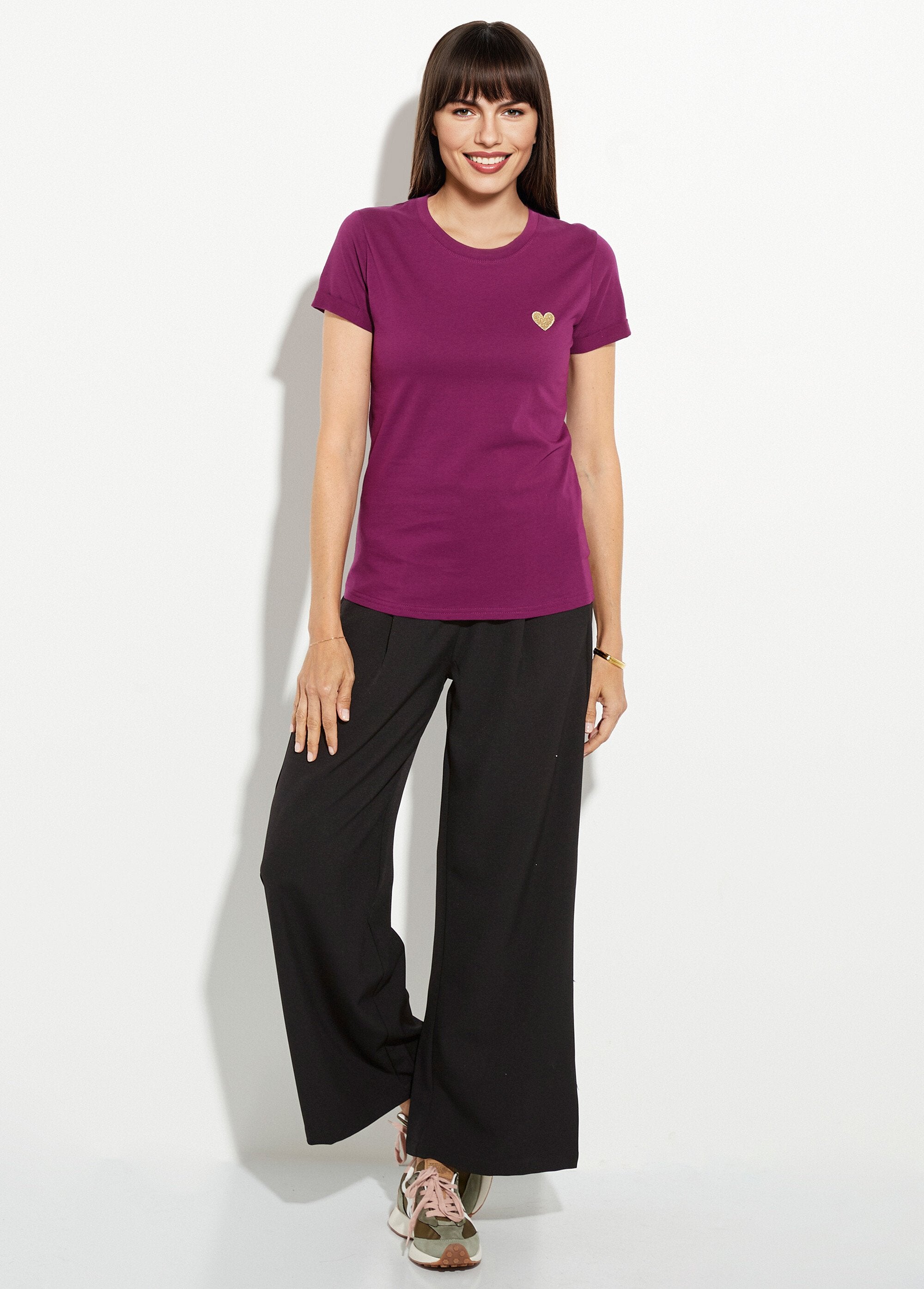 Camiseta_de_cuello_redondo_con_bordado_de_corazón_en_el_pecho._Púrpura_SF1_slim