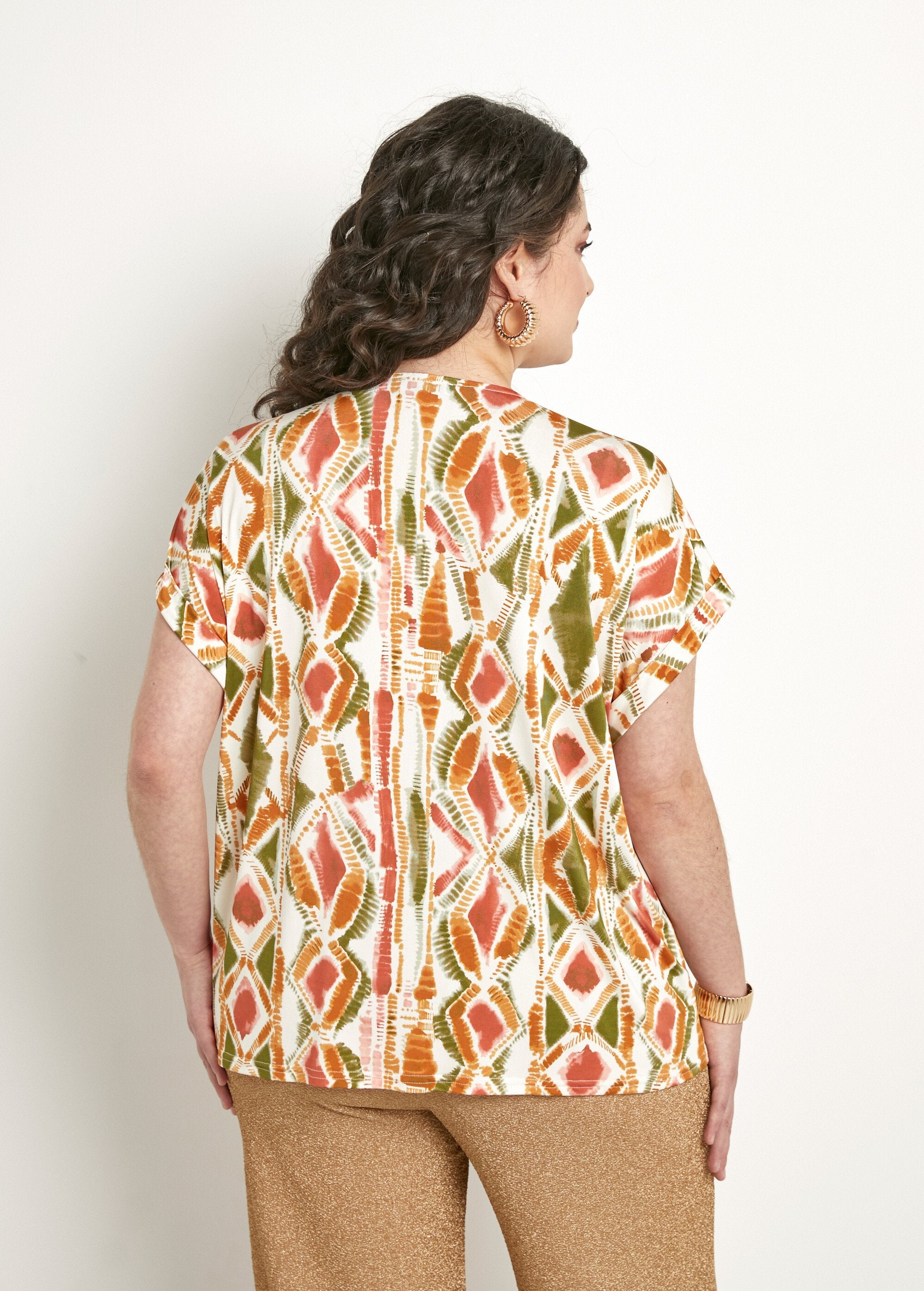 Camiseta_holgada_de_manga_corta_con_escote_en_V_Verde_y_terracota_DO1_curvy