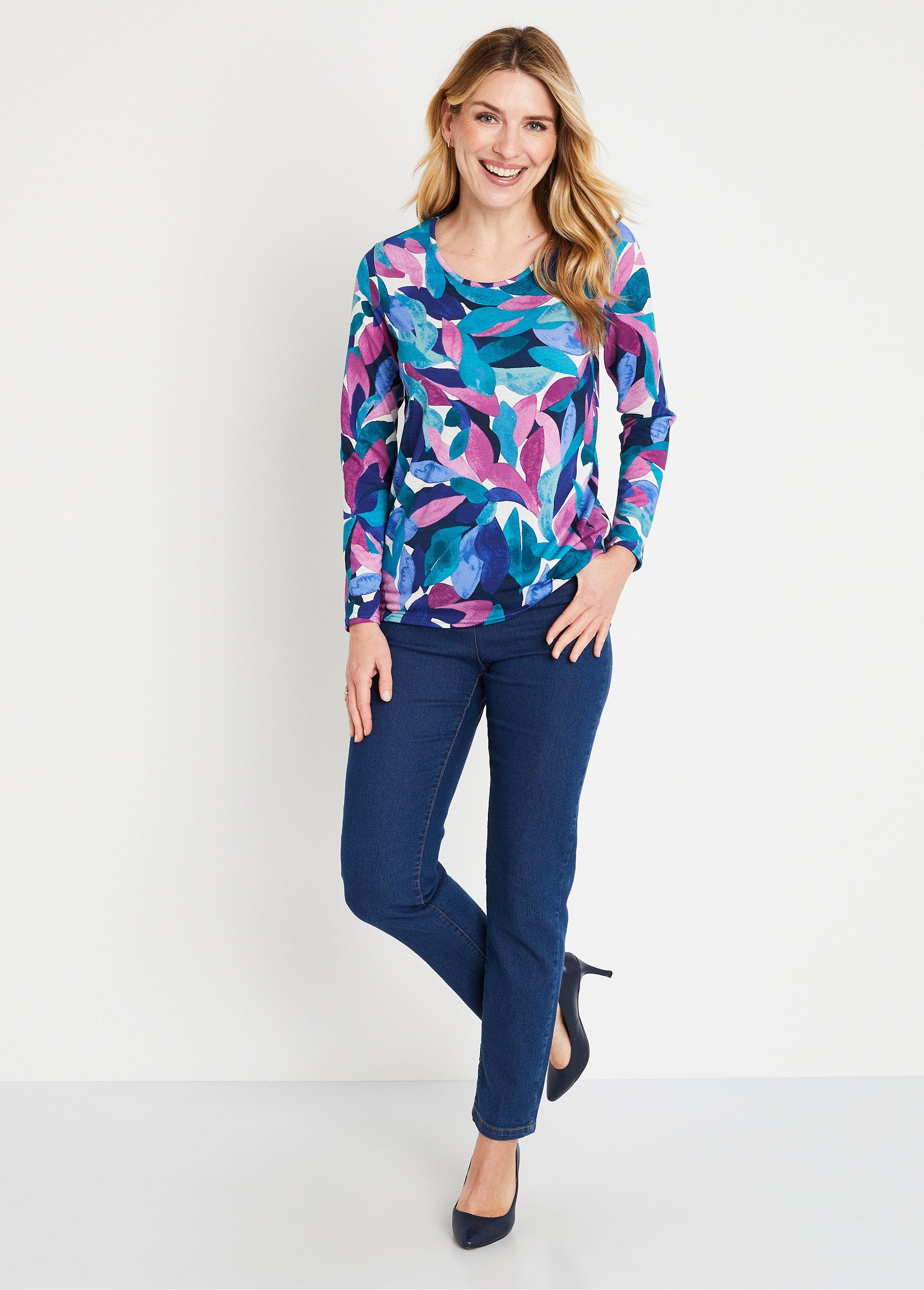 Camiseta_corta_con_estampado_floral_y_cuello_redondo_Bleu_et_rose_SF1_slim