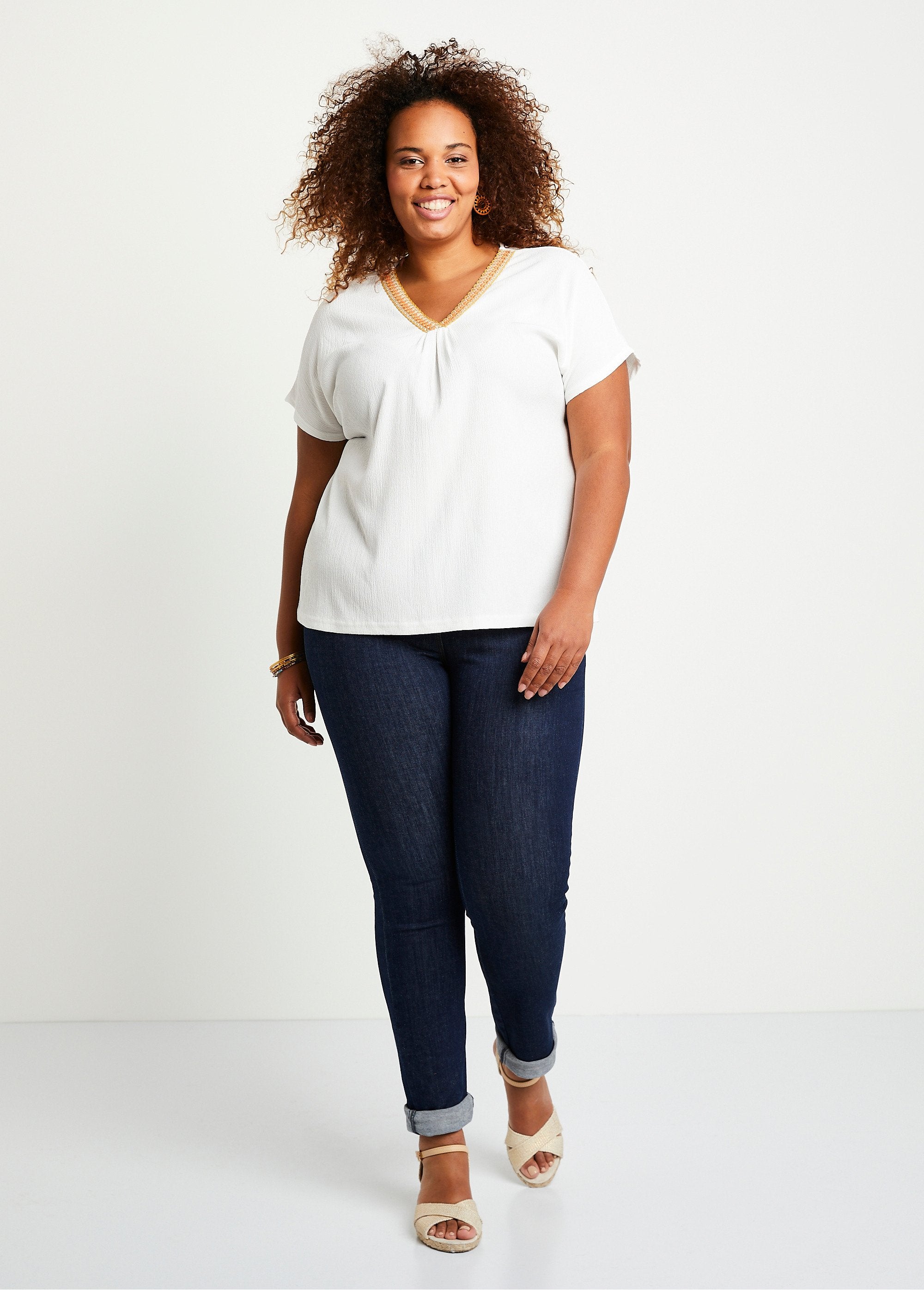 Camiseta_larga_holgada_lisa_bordada_Blanco,_Blanca_SF1_curvy