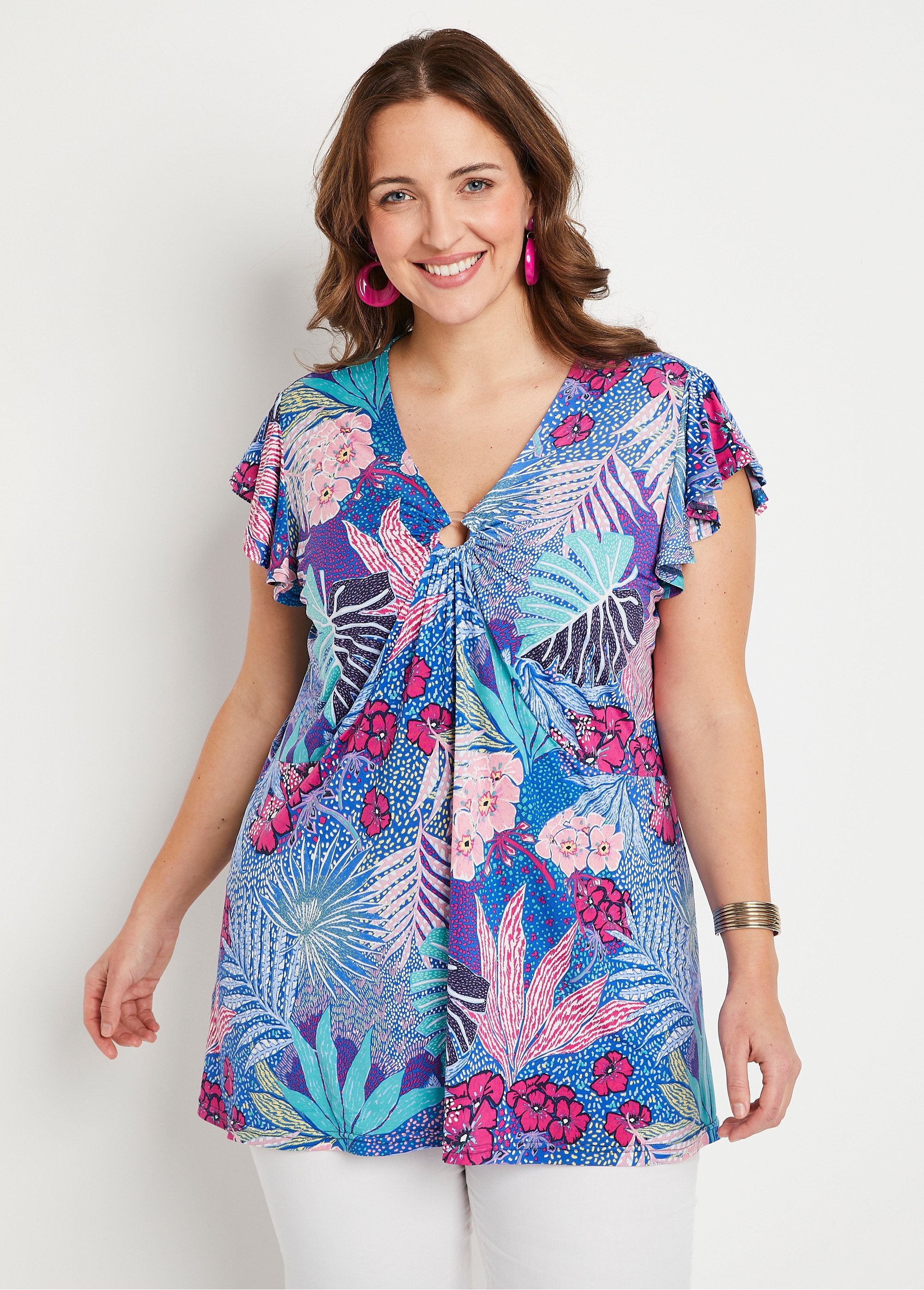 Camiseta_larga_evasé_drapeada_con_cuello_de_pico_Azul_y_fucsia_FA1_curvy