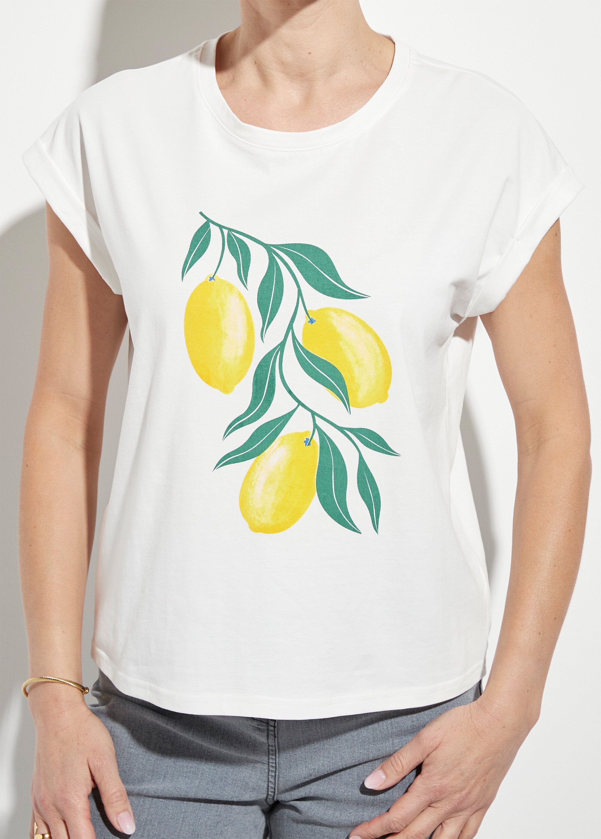Camiseta_de_cuello_redondo_con_motivo_de_limón_Blanco,_Blanca_DE1_slim