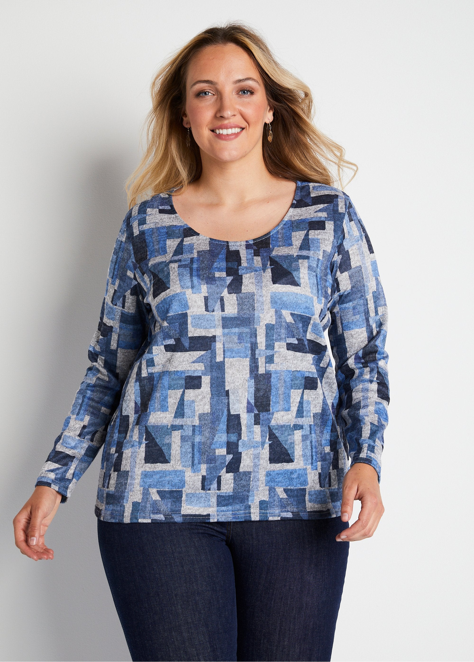 Camiseta_recta_con_estampado_gráfico_Plano_FA1_curvy