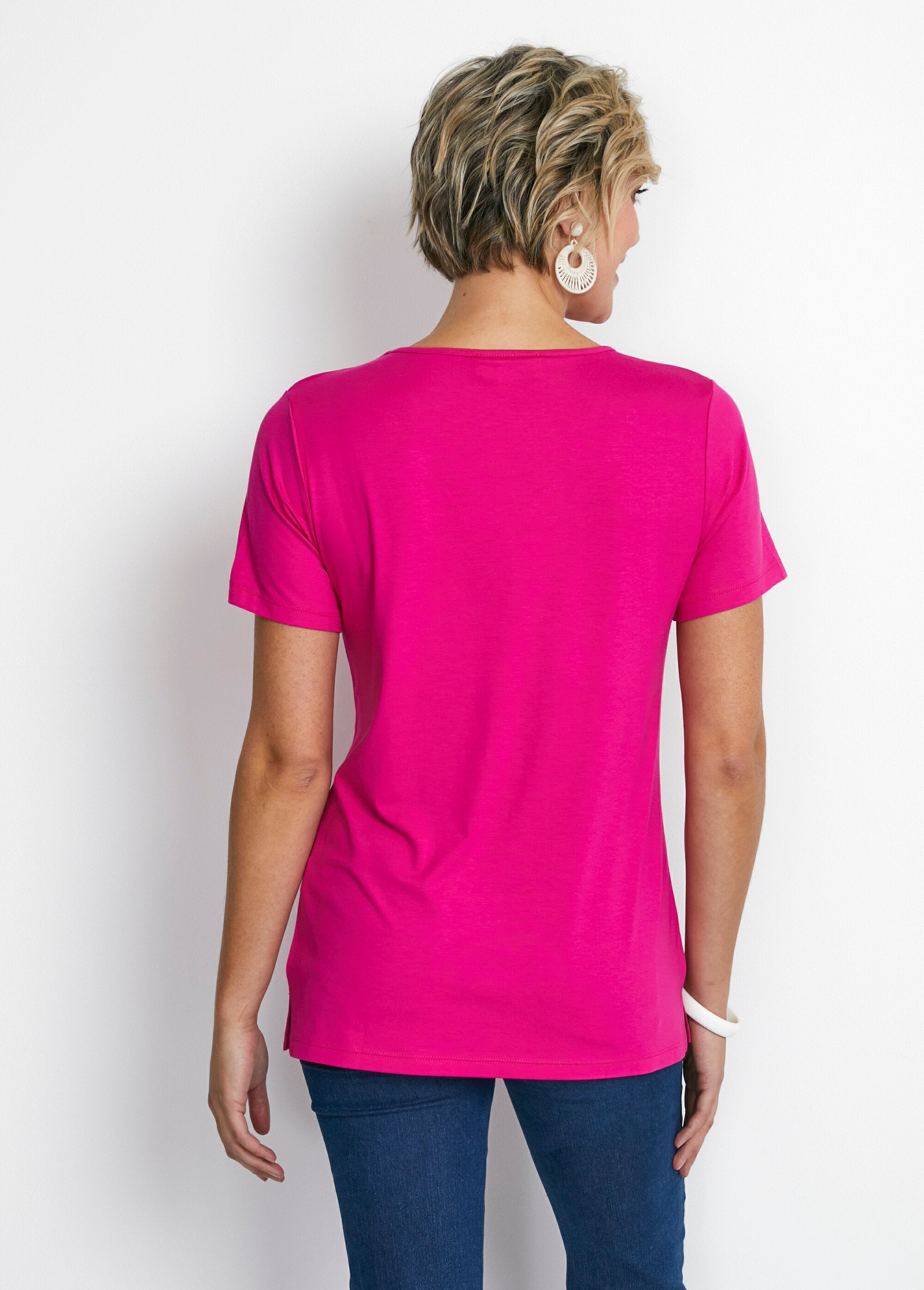 Camiseta_joya_larga_con_cuello_en_V_Fucsia_DO1_slim