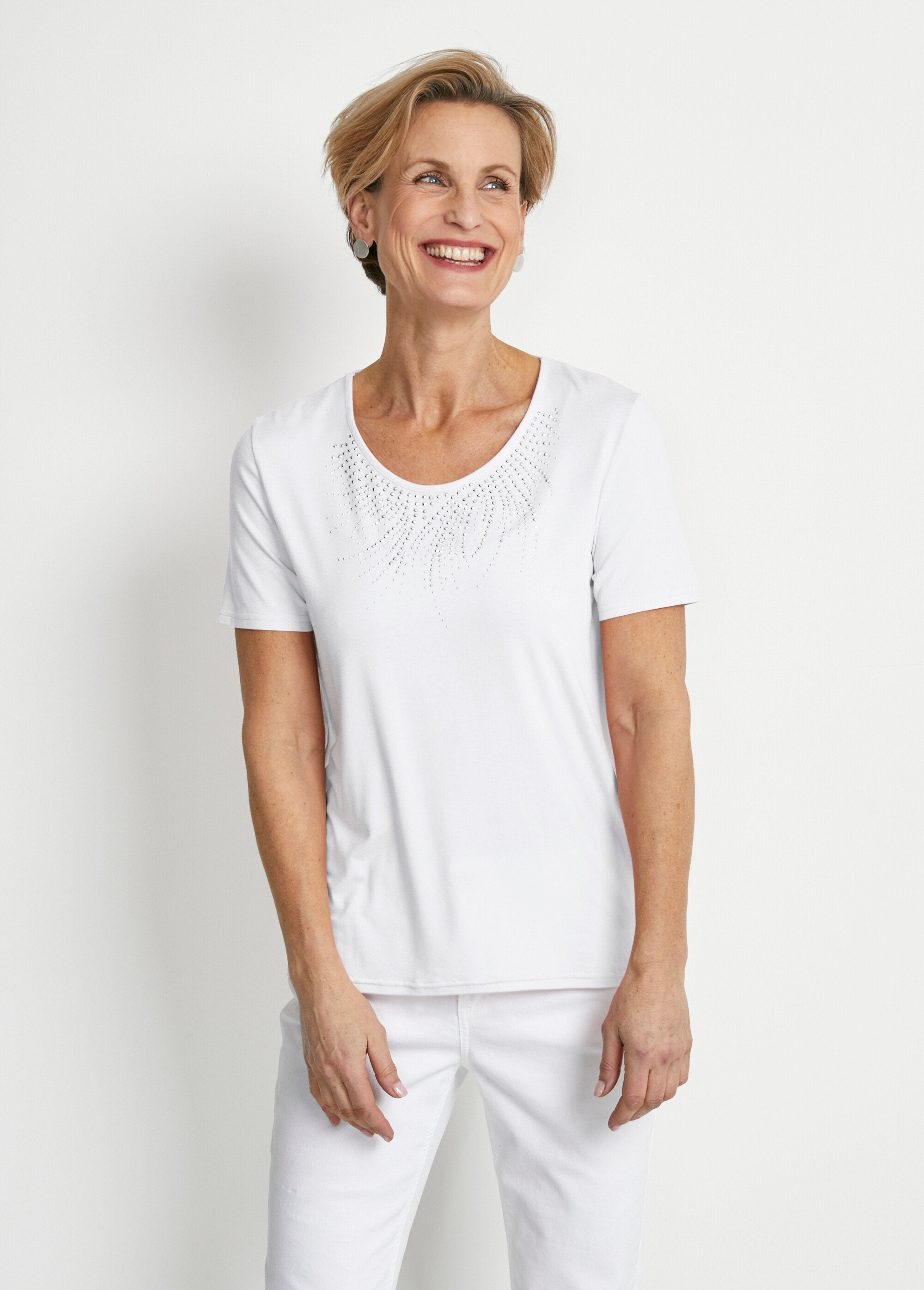 Camiseta_cropped_de_manga_corta_Blanco,_Blanca_FA1_slim