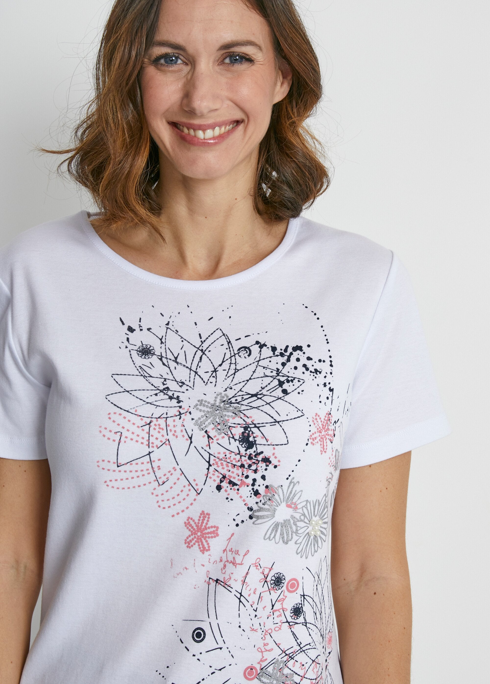 Camiseta_larga_de_estampado_floral_con_aberturas_laterales_Blanco,_Blanca_DE1_slim