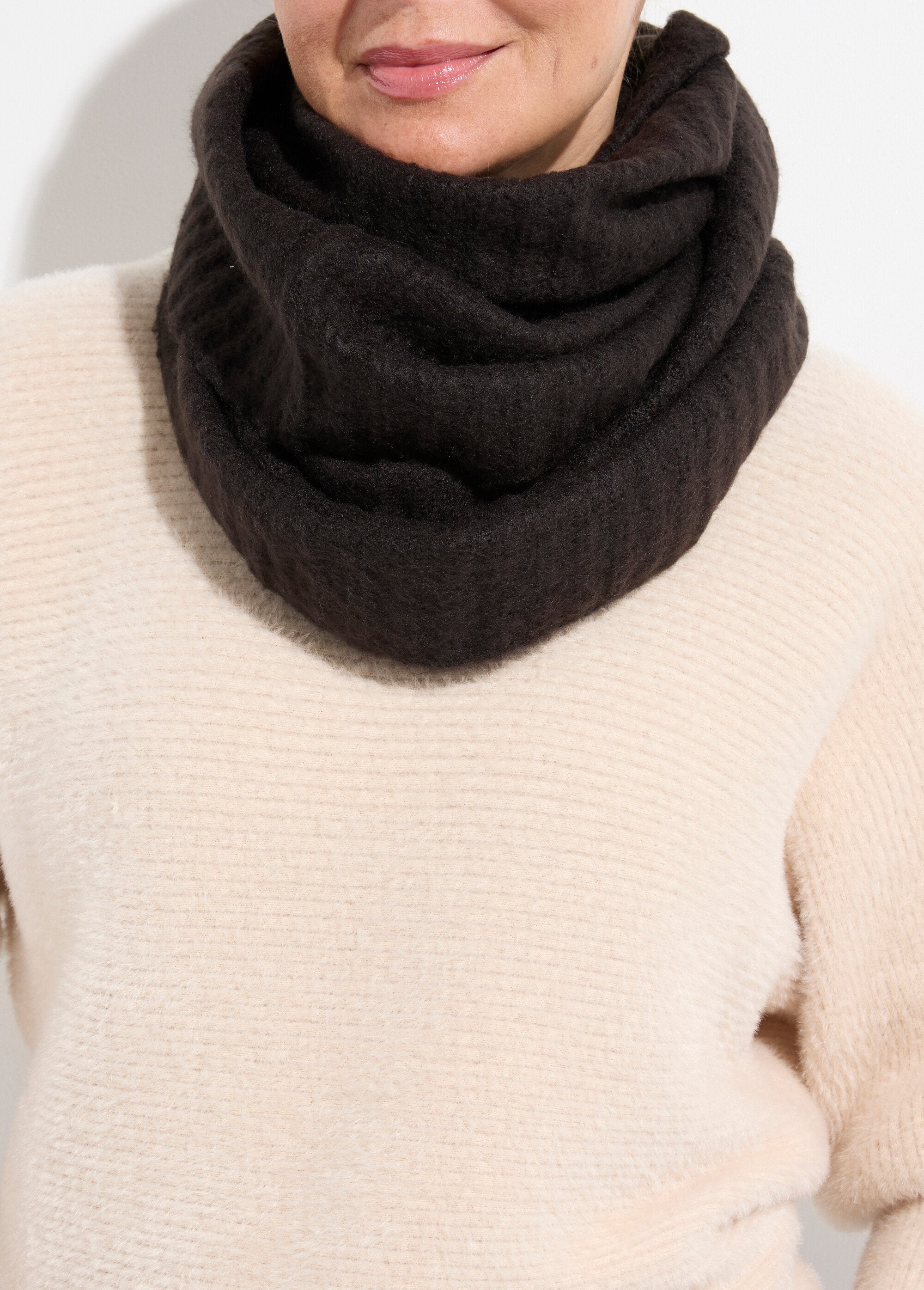 Tour_de_cous_snood_en_maille_mousseuse_Noir_DE1_slim