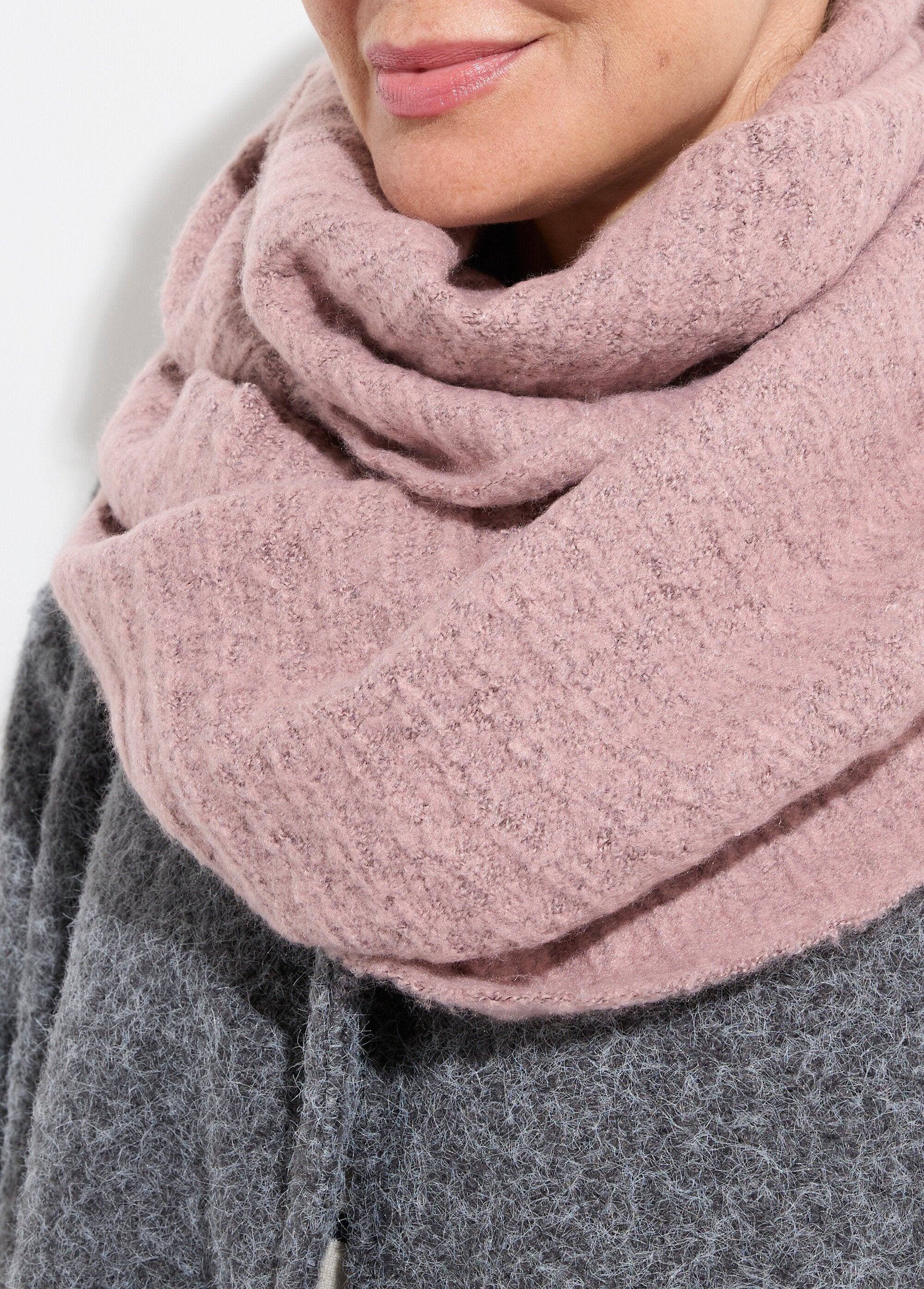 Tour_de_cous_snood_en_maille_mousseuse_Rose_DE1_slim