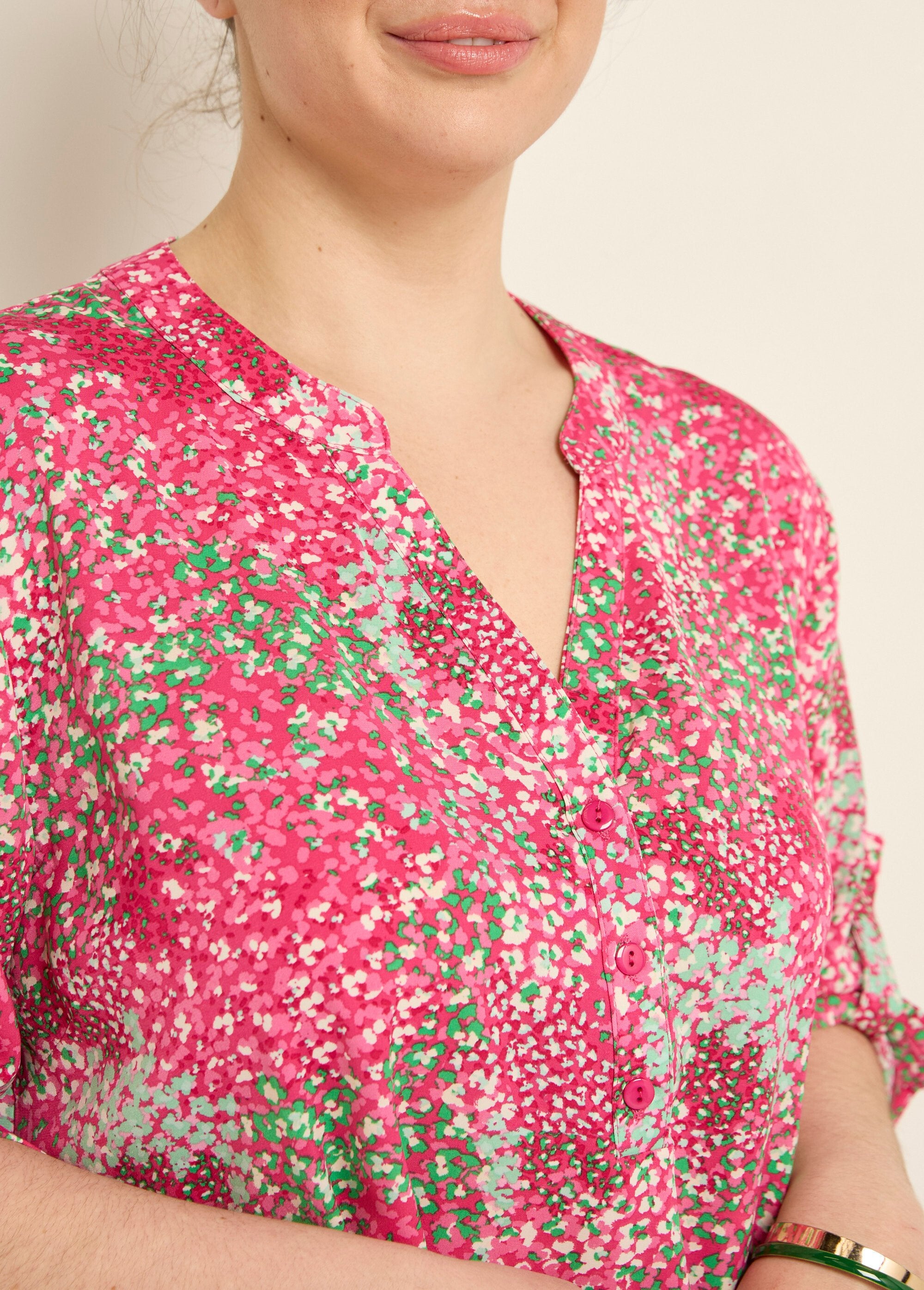 Túnica_floral_de_manga_larga_con_cuello_en_V_Estampados_de_rosas_DE1_curvy