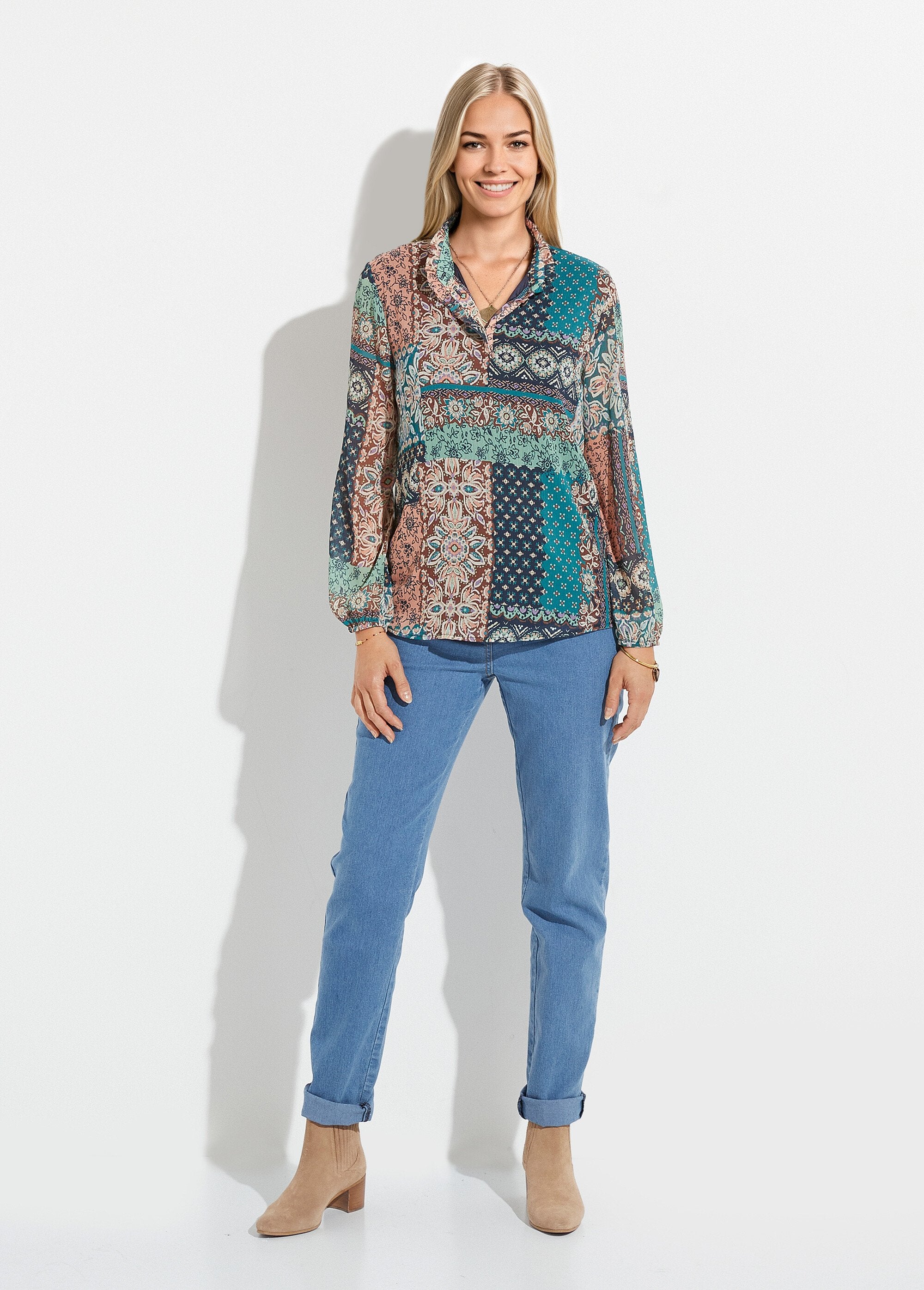 Túnica_con_cuello_con_volantes_en_crepe_voile_y_estampado_patchwork_Verde_y_crudo_SF1_slim