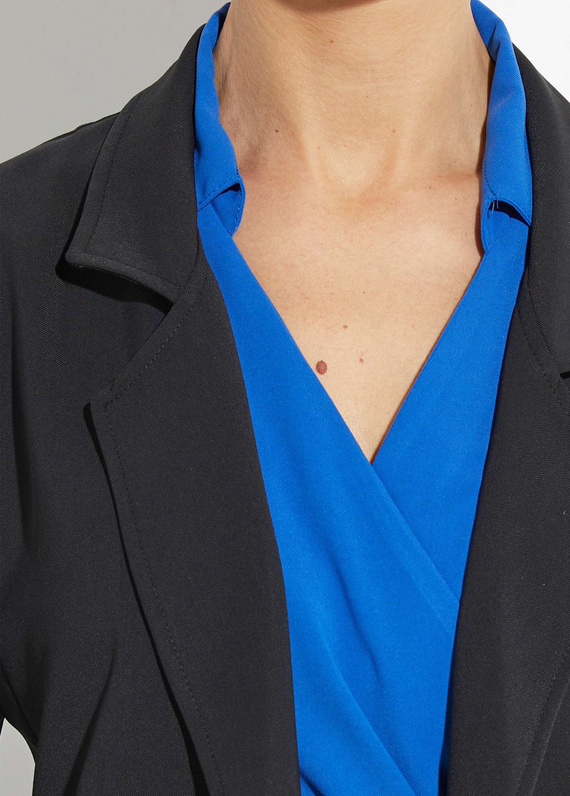 Chaqueta_esencial_de_cuello_sastre_con_mangas_3/4_Negro_DE1_slim