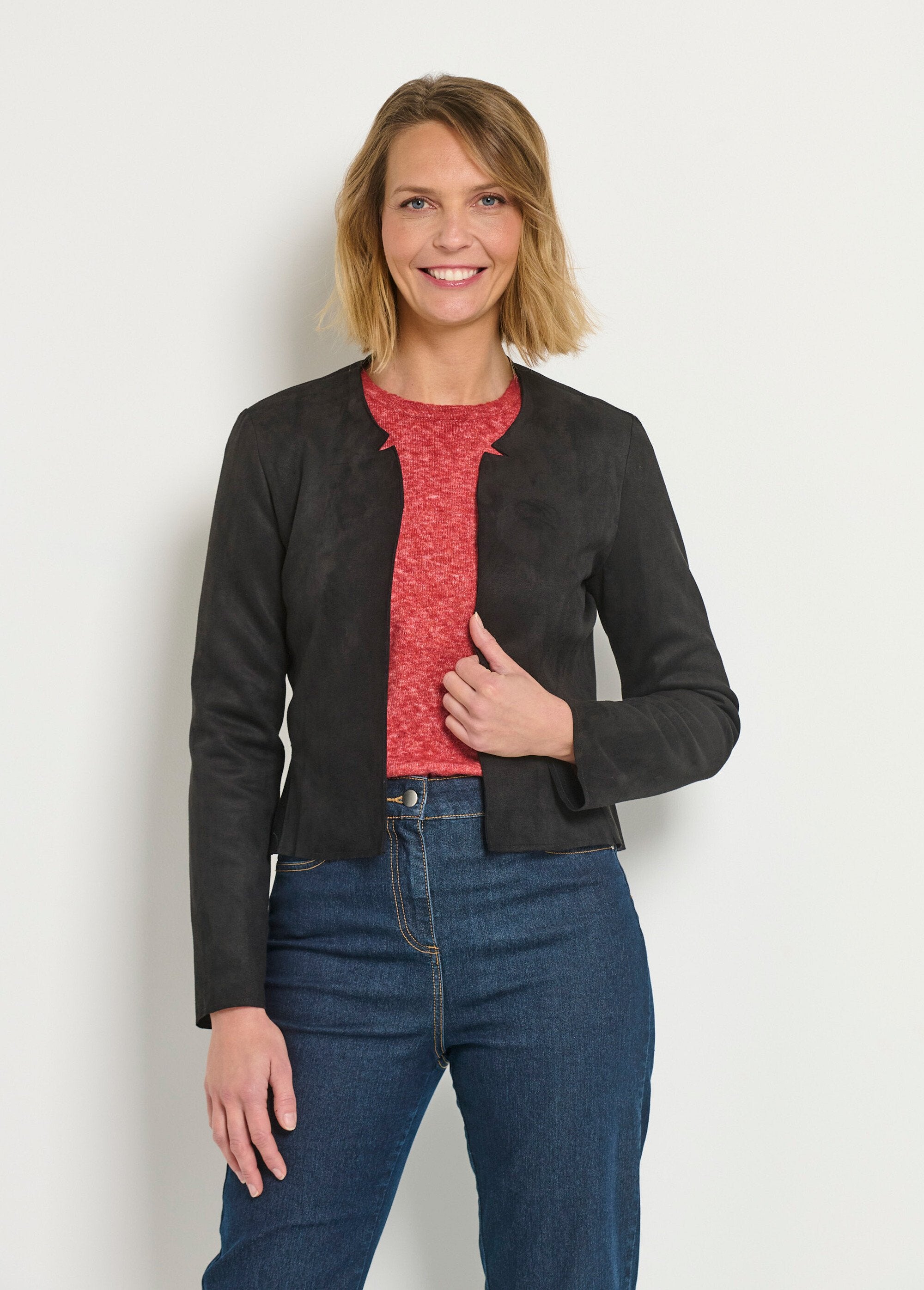 Chaqueta_corta_con_peplum_de_ante_Negro_FA1_slim