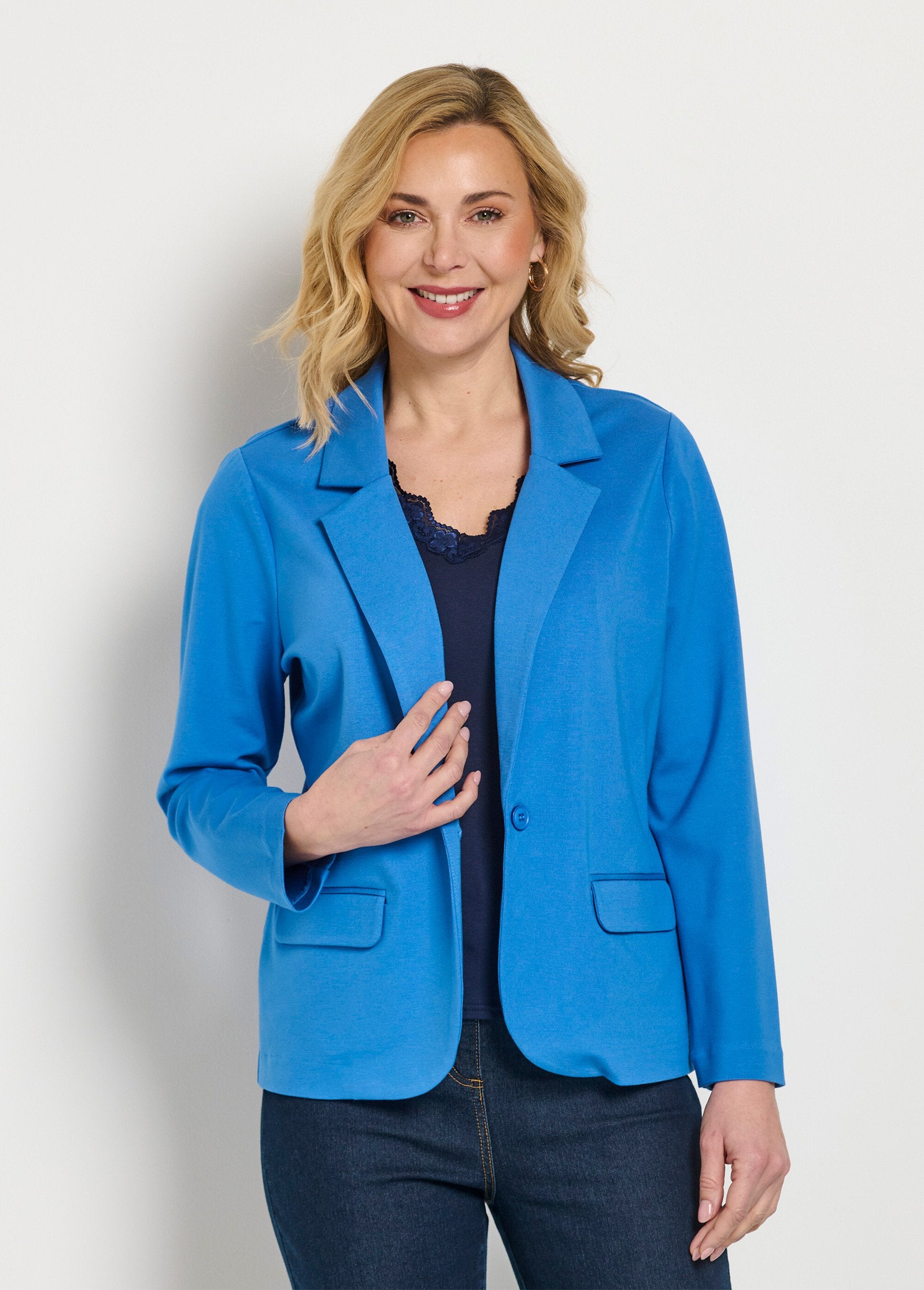 Chaqueta_recta_con_botones_en_punto_Milano_liso_Mikonos_azul_FA1_slim