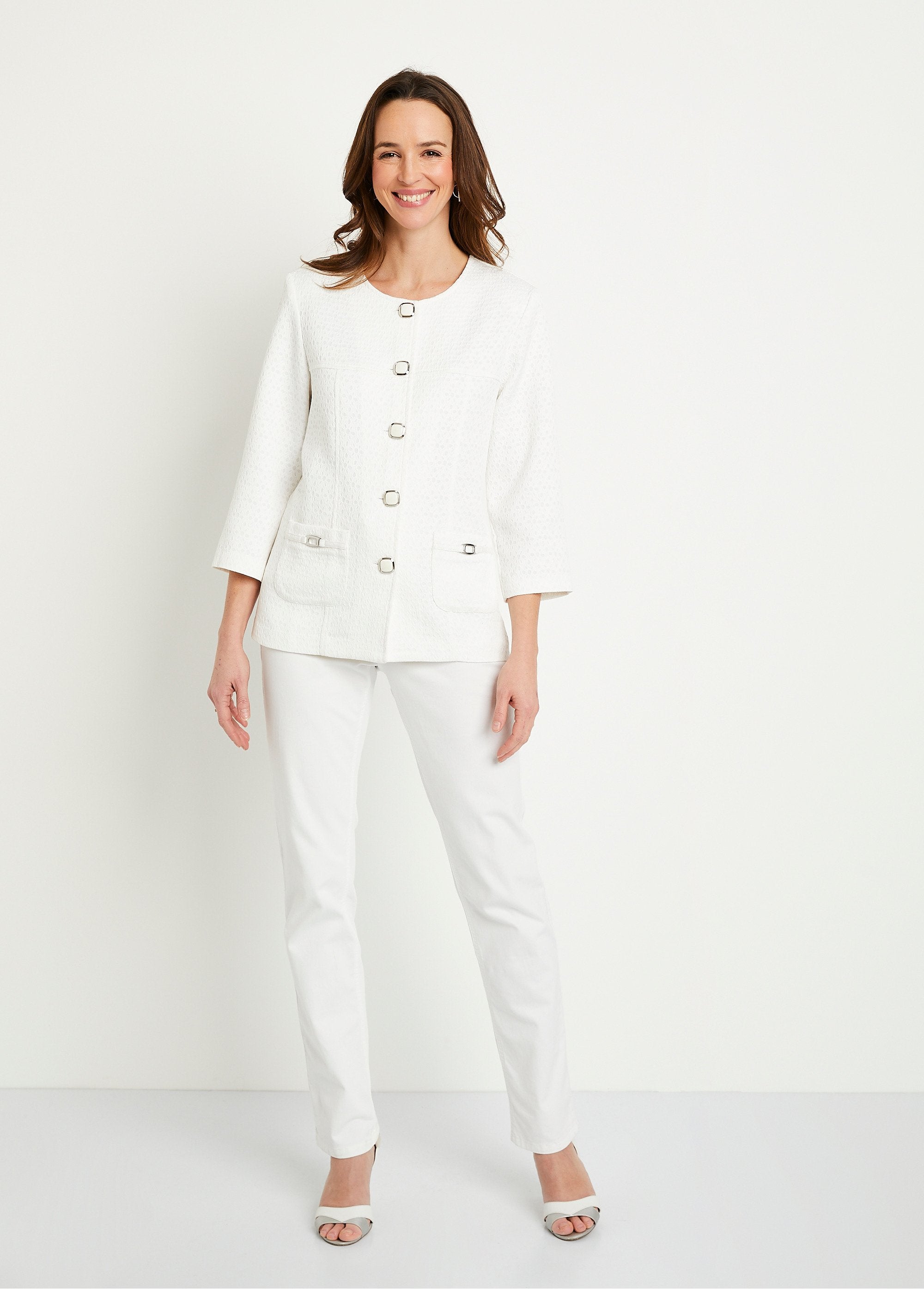 Chaqueta_con_cuello_redondo_y_manga_3/4_Blanco,_Blanca_SF1_slim