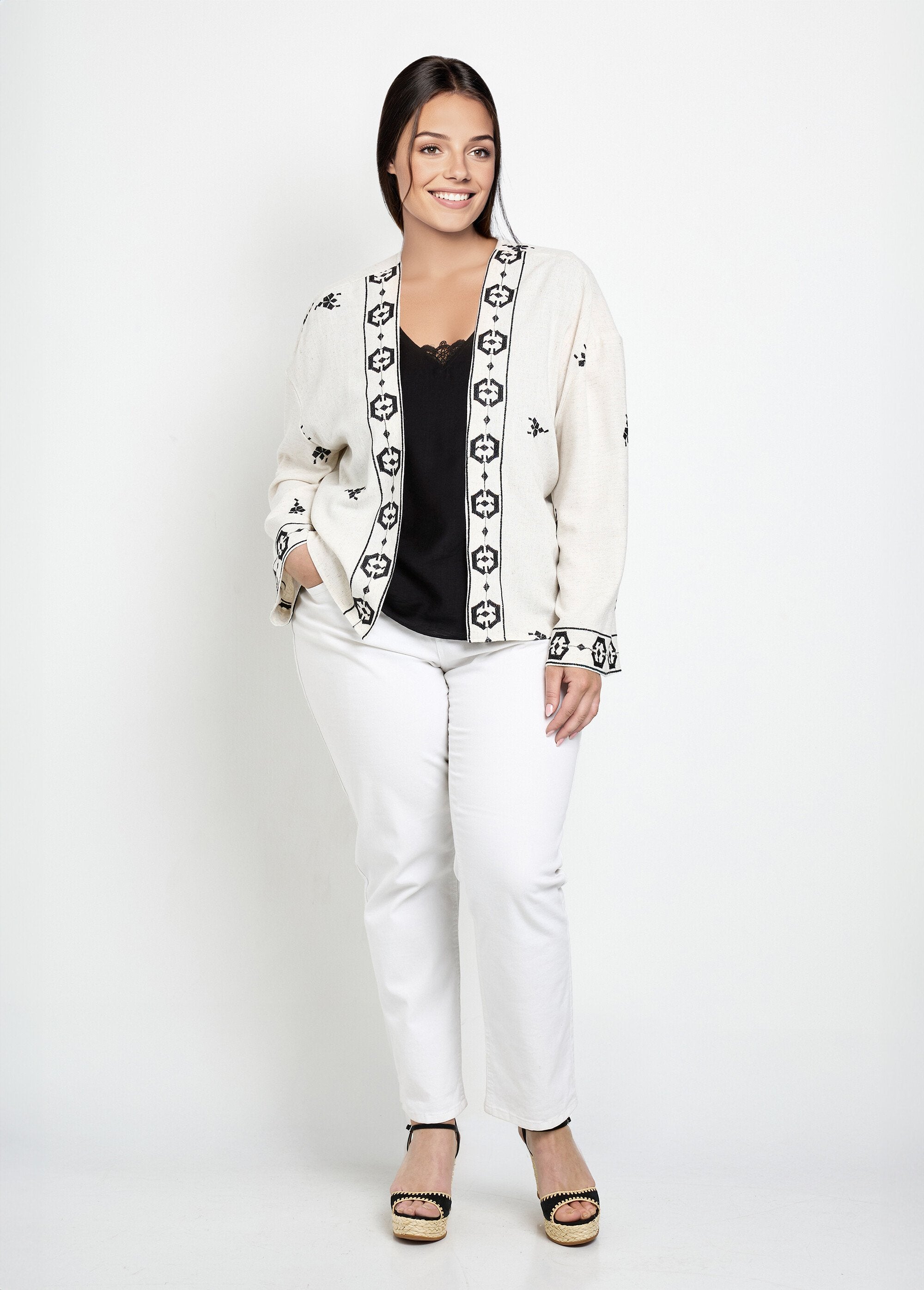 Chaqueta_sin_mangas_con_bordado_étnico_Crudo_SF1_curvy
