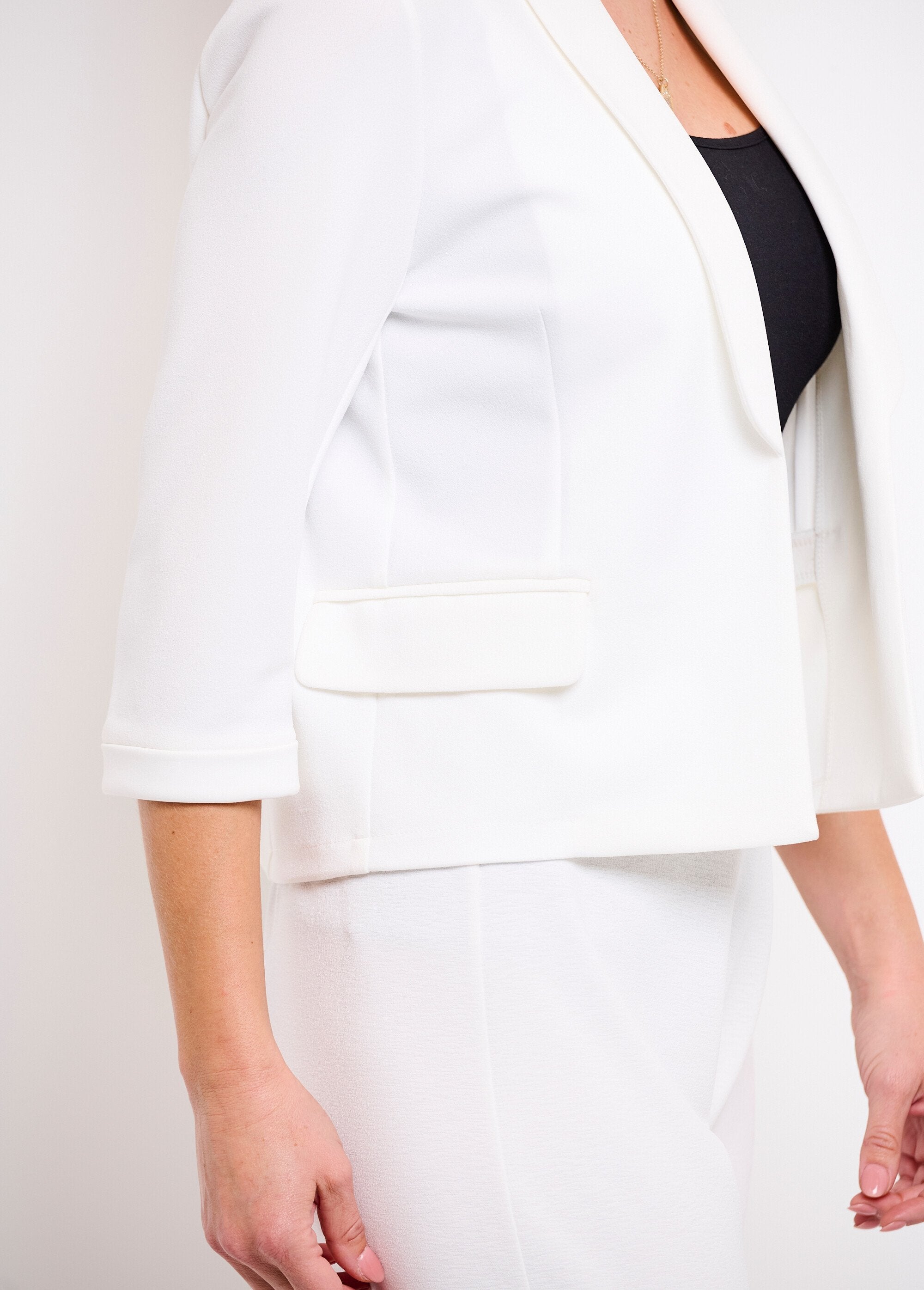 Chaqueta_corta_tipo_vuelo_lisa_con_manga_3/4_Blanco,_Blanca_DE1_slim